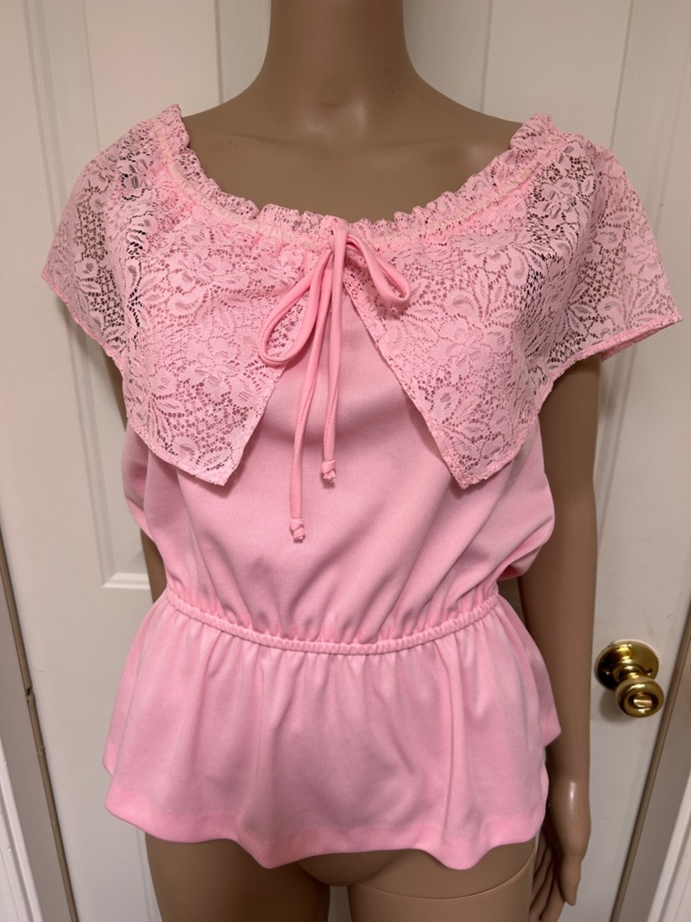 Vintage 70s Pink Lace-Trim Peplum Off Shoulder Blouse Cottagecore